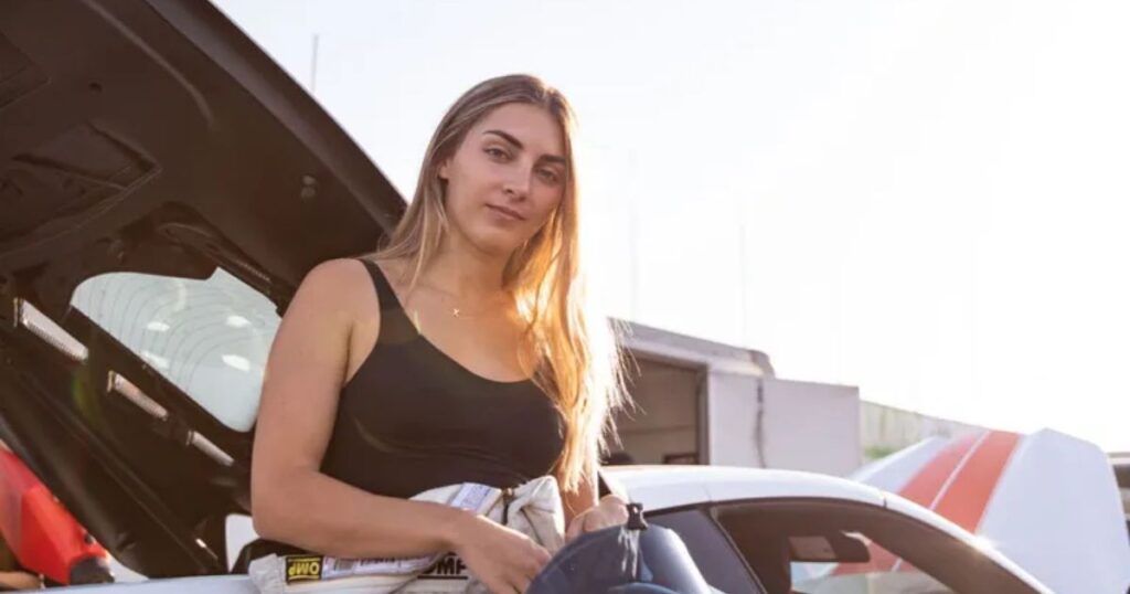 Emelia Hartford's net worth 